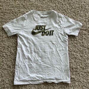 Nike Boys Large White and Dark Green T-Shirt